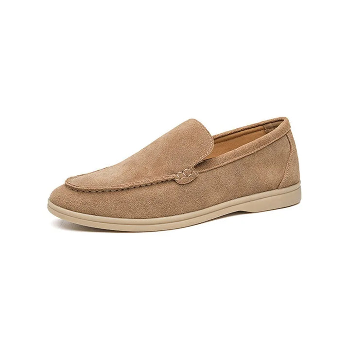 Μοκασίνια σουέτ καραμέλα, πλαϊνή όψη με διακοσμητικό κόμπο