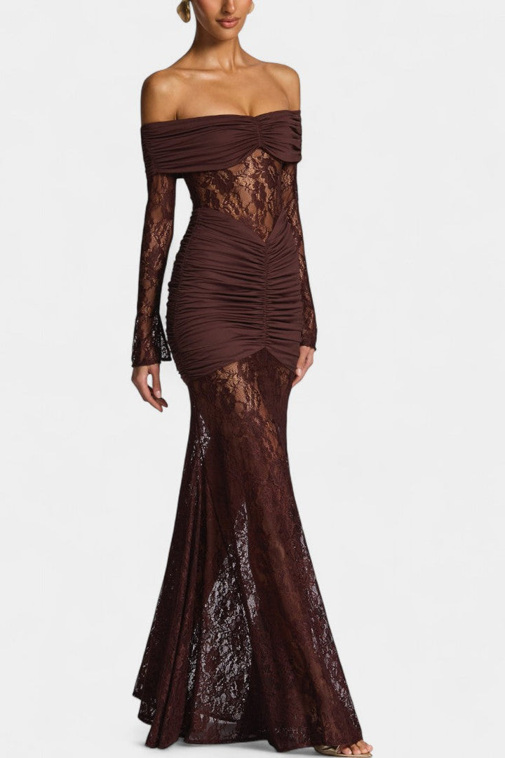 Καφέ φόρεμα με δαντέλα, off-shoulder, εφαρμοστό ντραπέ και μακρύ βολάν