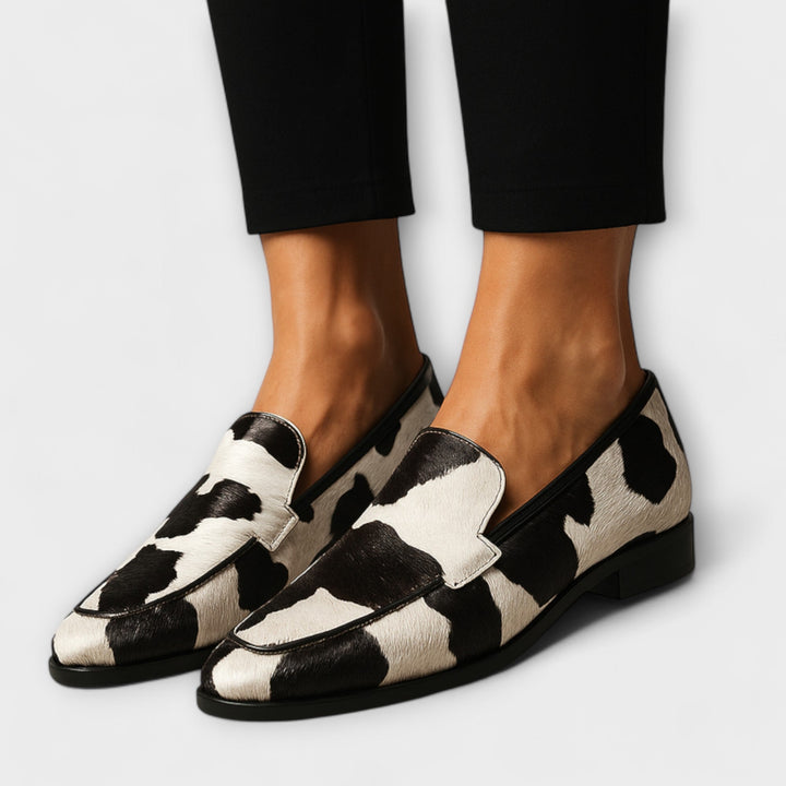 Μοκασίνια Marina Loafer ασπρόμαυρο σχέδιο αγελάδας, slip-on στυλ με μαύρο τελείωμα